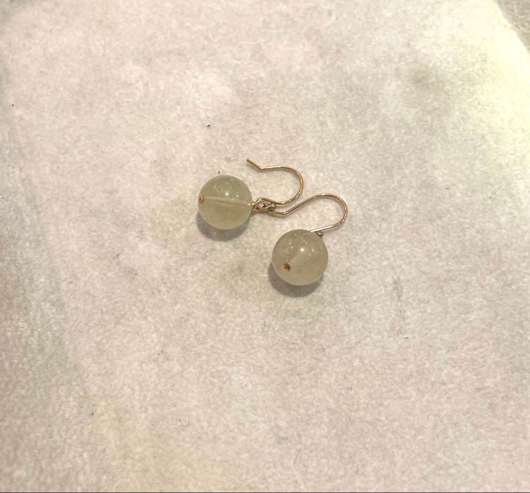 K18ピアス　リビアングラス