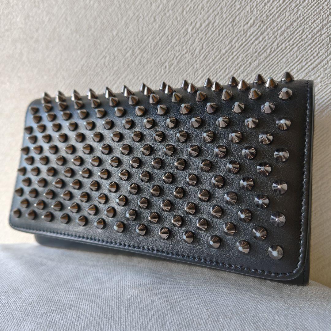 クリスチャンルブタン スタッズ マカロン フラップ 長財布 ブラック