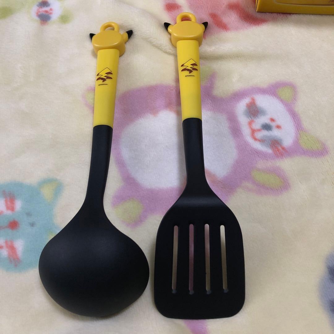 ポケモンセンター　ピカチュウ ホーロー片手鍋 18㎝　フライ返しほか