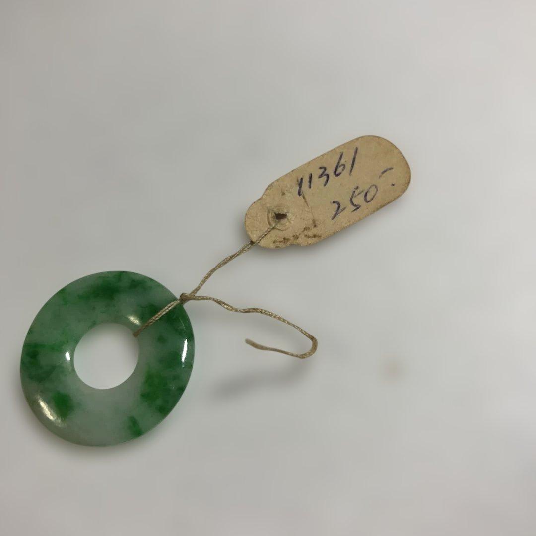 12640 本物翡翠製緑色円形ペンダント