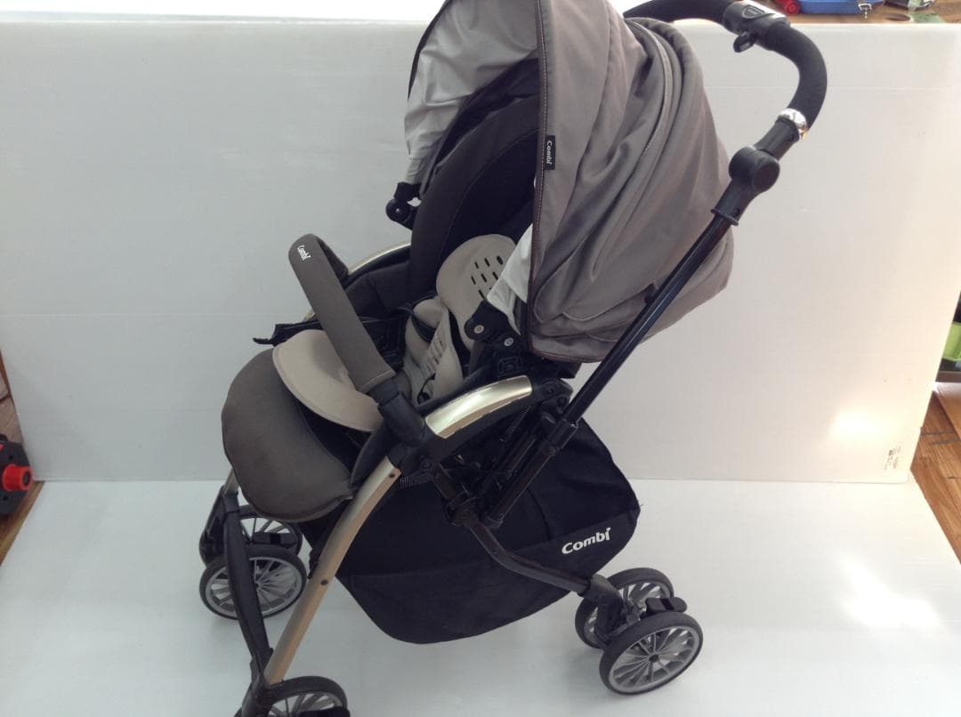 combi コンビ アンブレッタ 4キャス エッグショック 水洗い洗浄済み