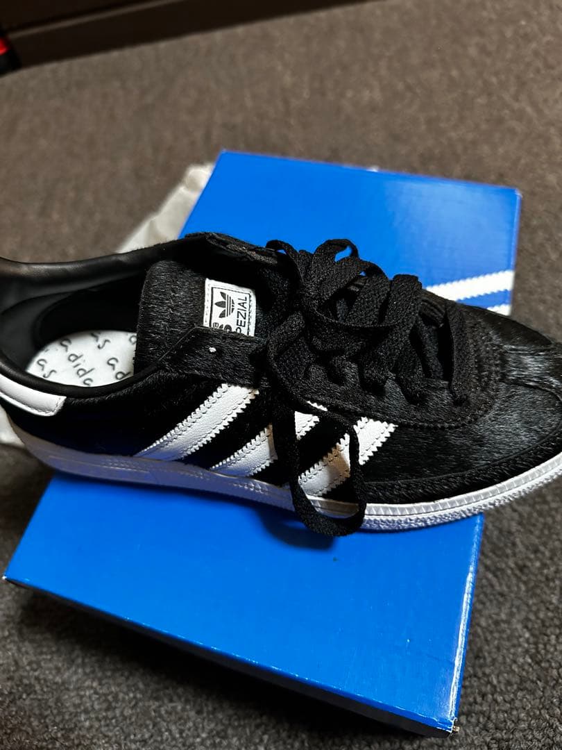 ポンポンさん専用 アディダス　HANDBALL SPEZIAL 23.5