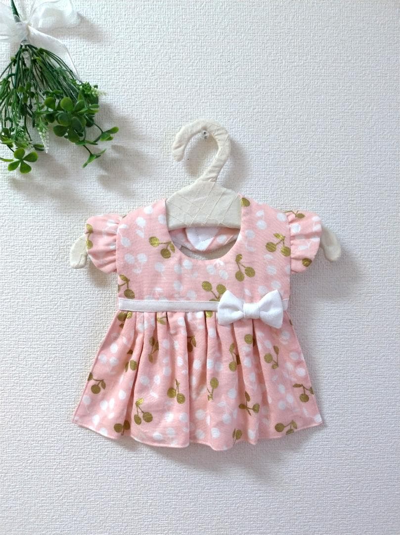 【送料無料】ギャザーワンピース風スタイ(チェリー)&お好みリボン