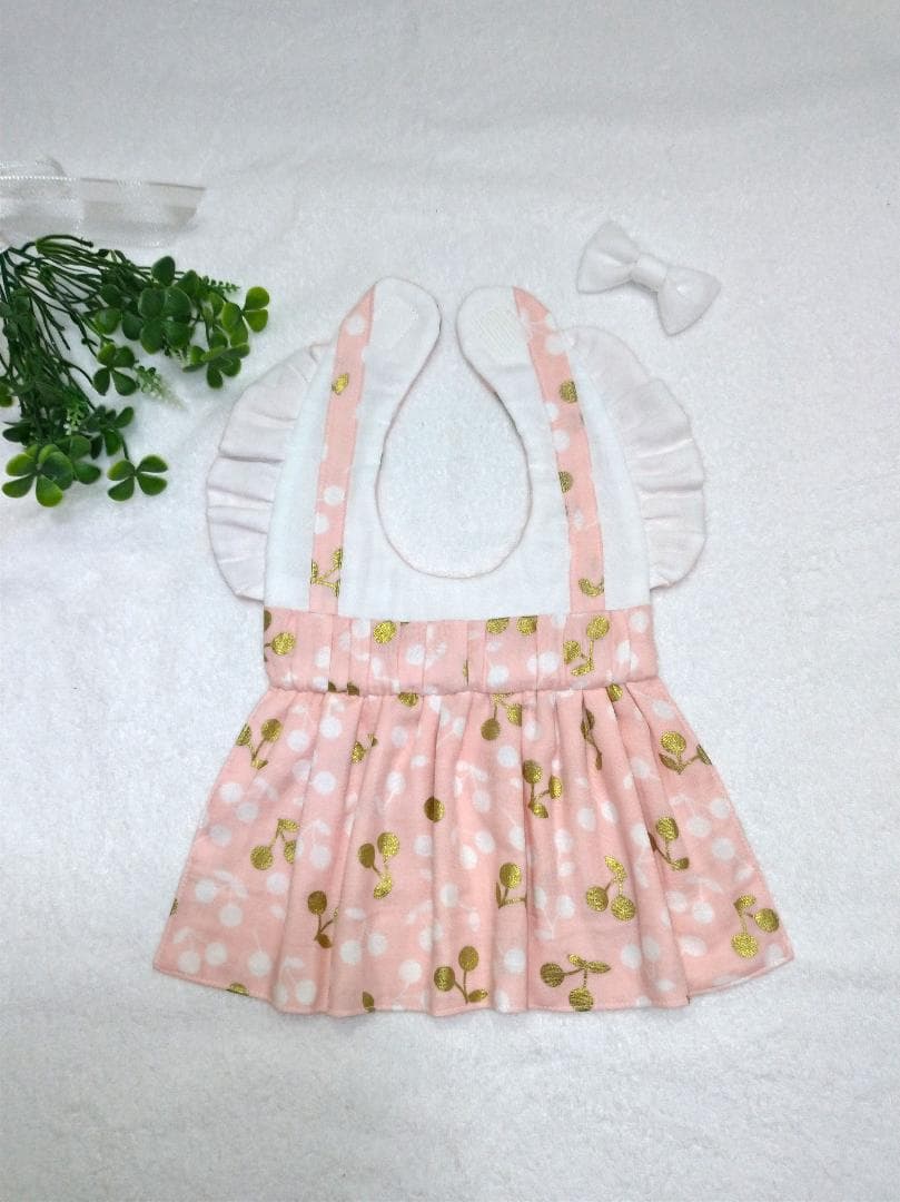 【送料無料】ギャザーワンピース風スタイ(チェリー)&お好みリボン