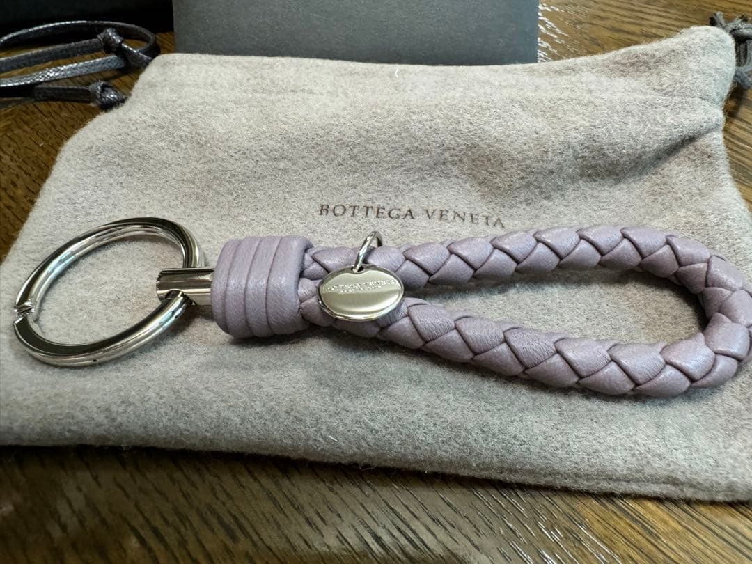 【正規品】新品のボッテガヴェネタ キーリング キーホルダー ラベンダー色