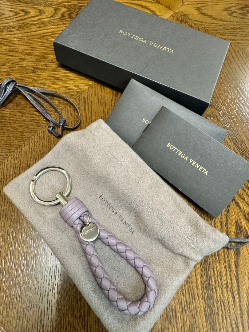 【正規品】新品のボッテガヴェネタ キーリング キーホルダー ラベンダー色