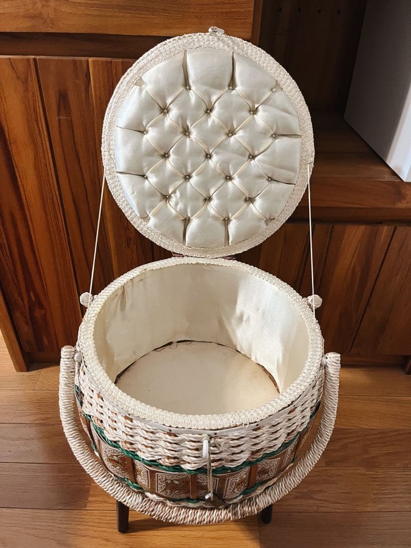 ソーイングボックス　裁縫箱　脚付き　取手付き　かご　レトロ　アンティーク