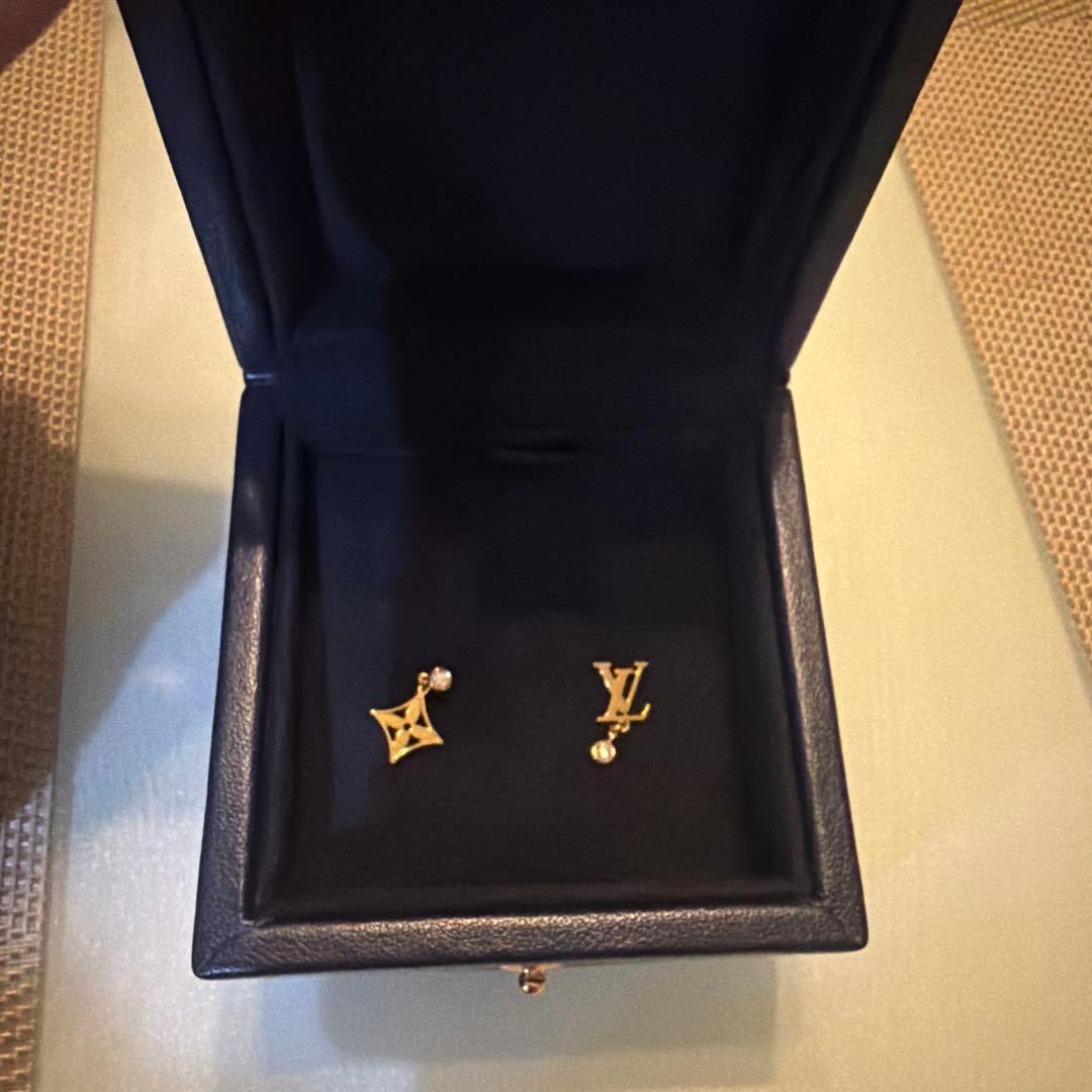 ルイヴィトン　LOUIS VUITTON ロゴピアス 専用ケース付き