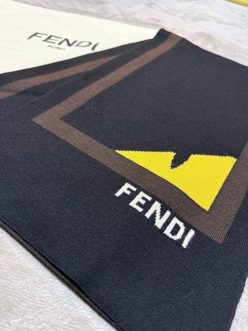 FENDIマフラー　メンズ　レディース