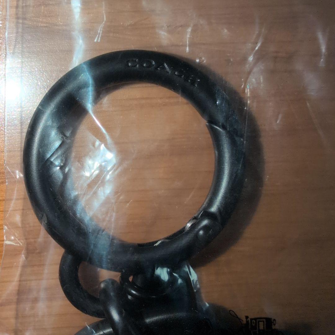 COACH ブラック 花型キーホルダー