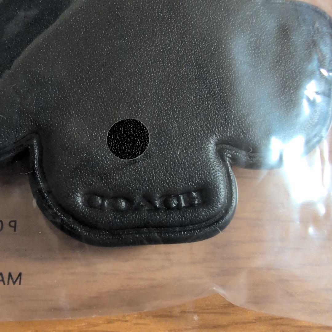 COACH ブラック 花型キーホルダー