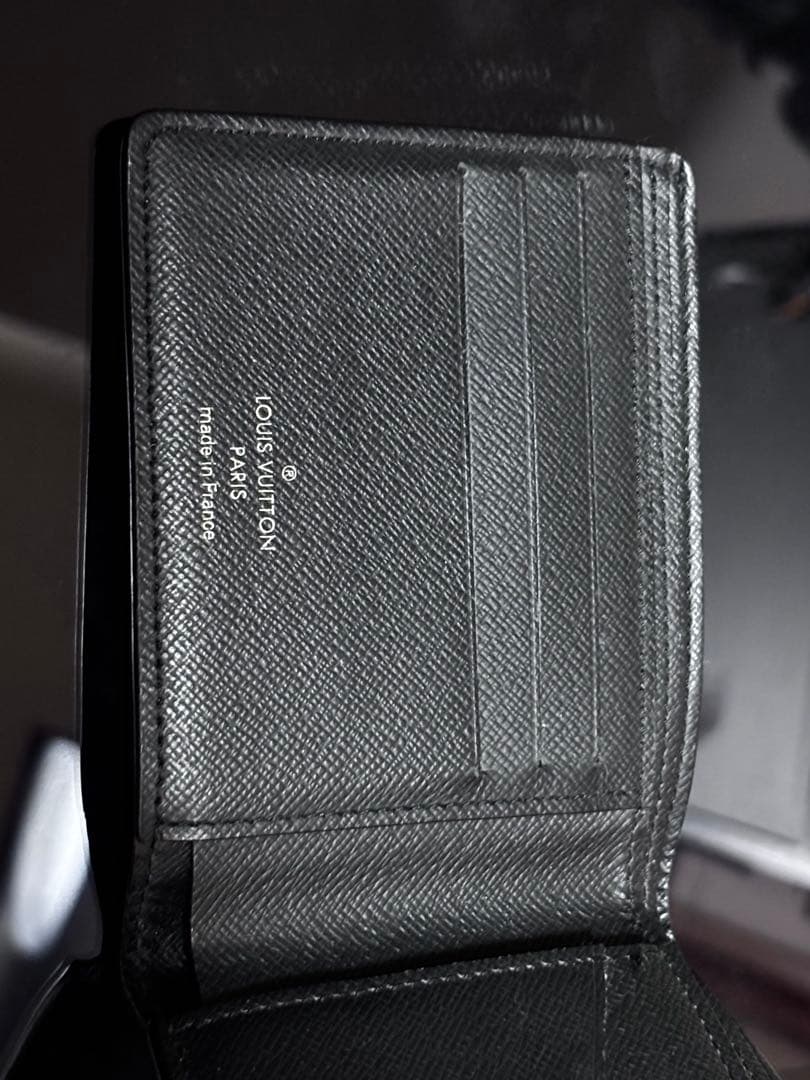 ルイヴィトン　ブラック 二つ折り財布