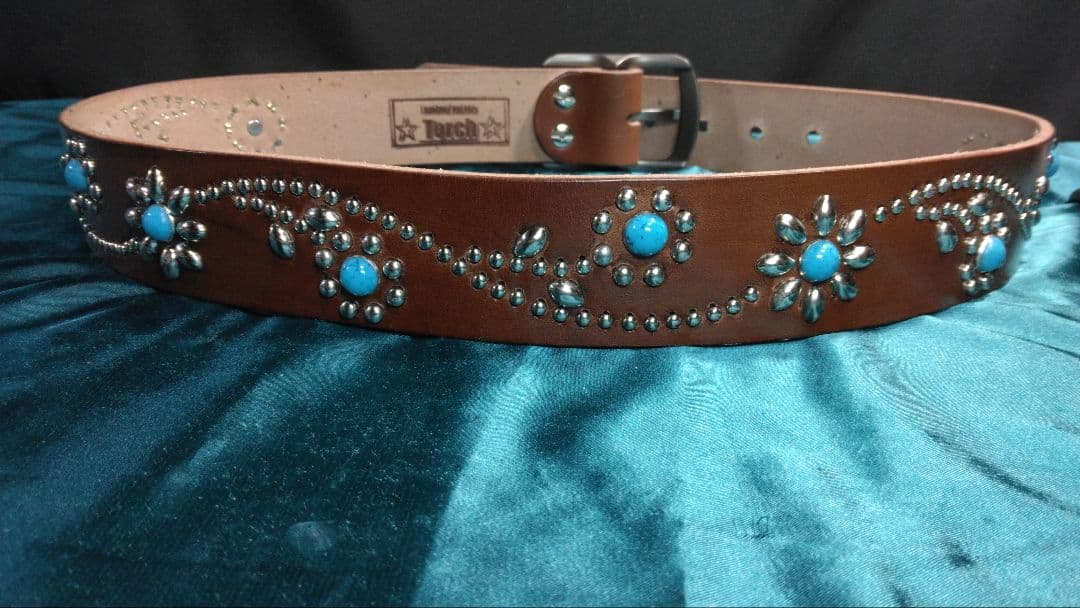 昭南ベンズレザーツタ＆フラワースタッズベルトチョコ　穴開け加工済み　即納可