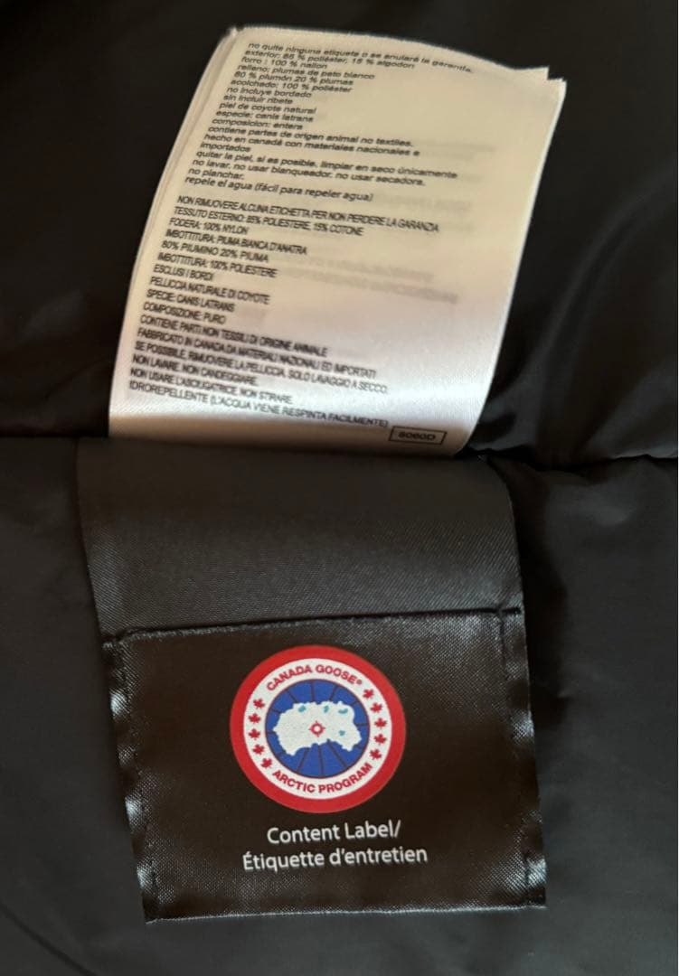 カナダグース 黒 ファー付きダウンジャケット