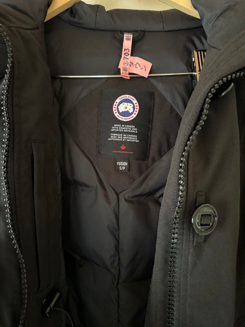 カナダグース 黒 ファー付きダウンジャケット