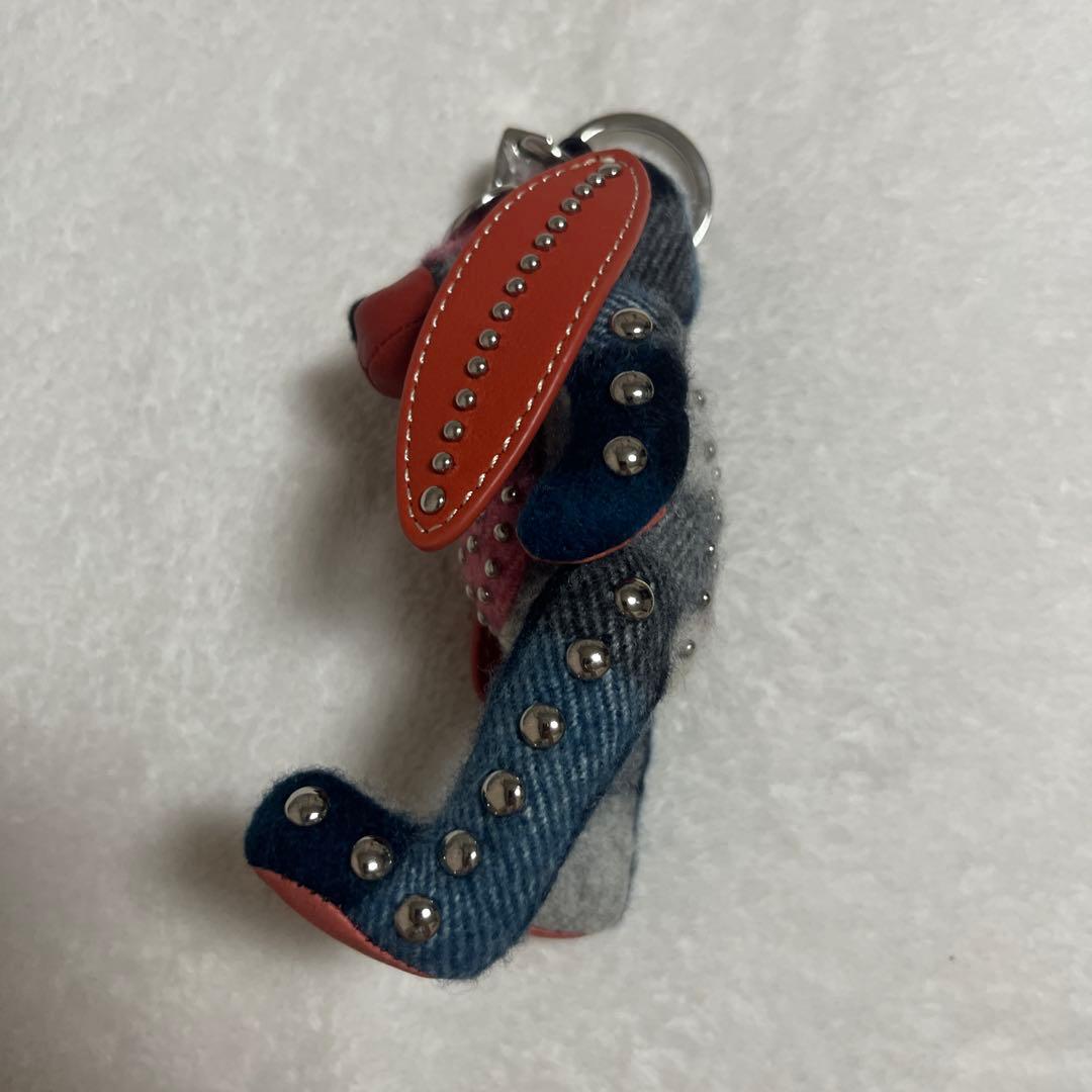 Burberry 犬型キーホルダー