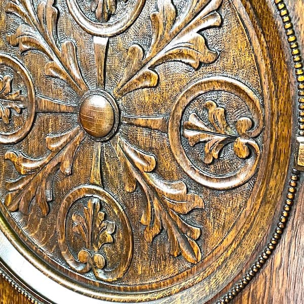 イギリスアンティーク　ワードローブ　洋タンス　クローゼット　ローレリーフ