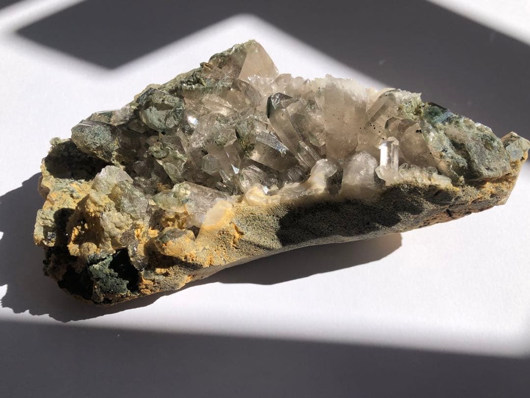 マニハール　ルチルクォーツ　クラスター