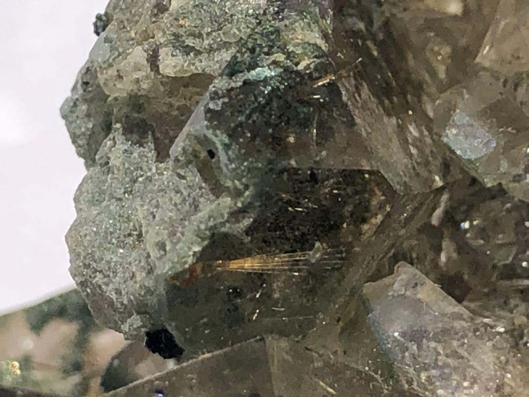 マニハール　ルチルクォーツ　クラスター