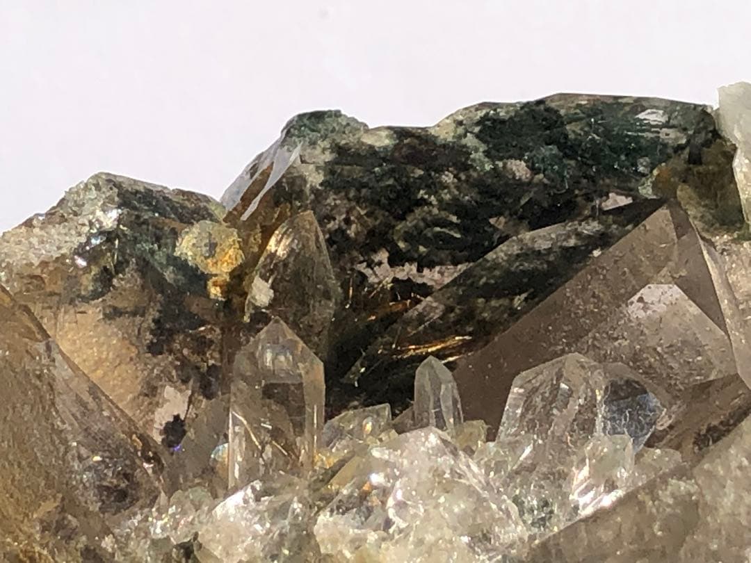 マニハール　ルチルクォーツ　クラスター