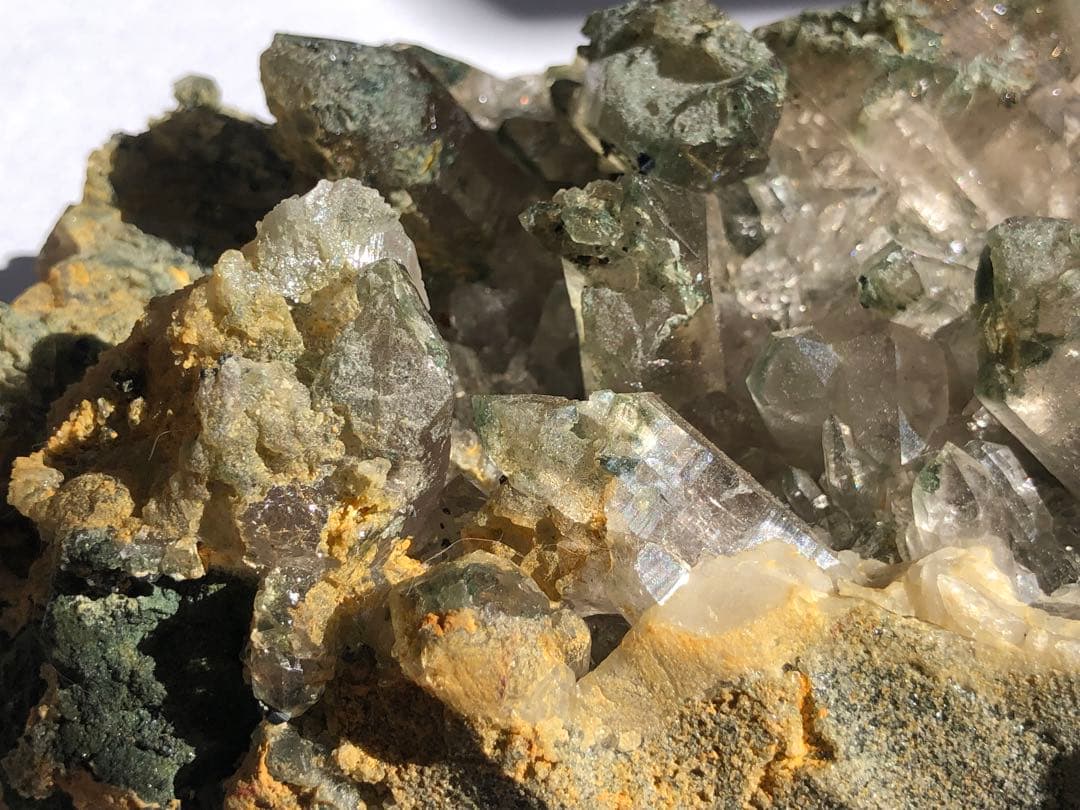 マニハール　ルチルクォーツ　クラスター