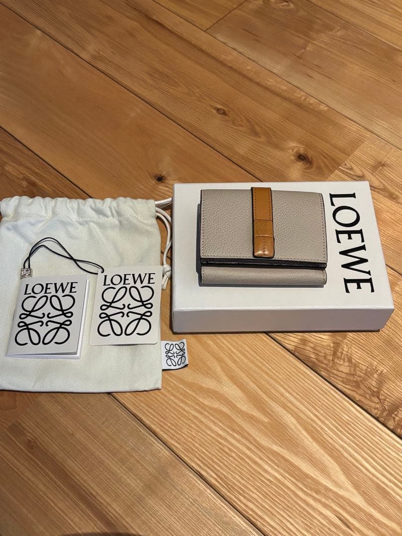 LOEWE 三つ折り財布 スモール バーティカル ウォレット