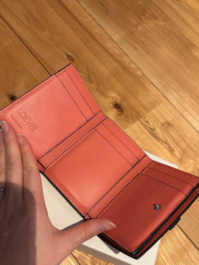 LOEWE 三つ折り財布 スモール バーティカル ウォレット