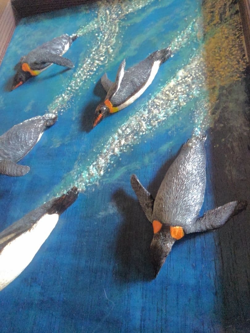 木彫りの皇帝ペンギンの3D壁掛け