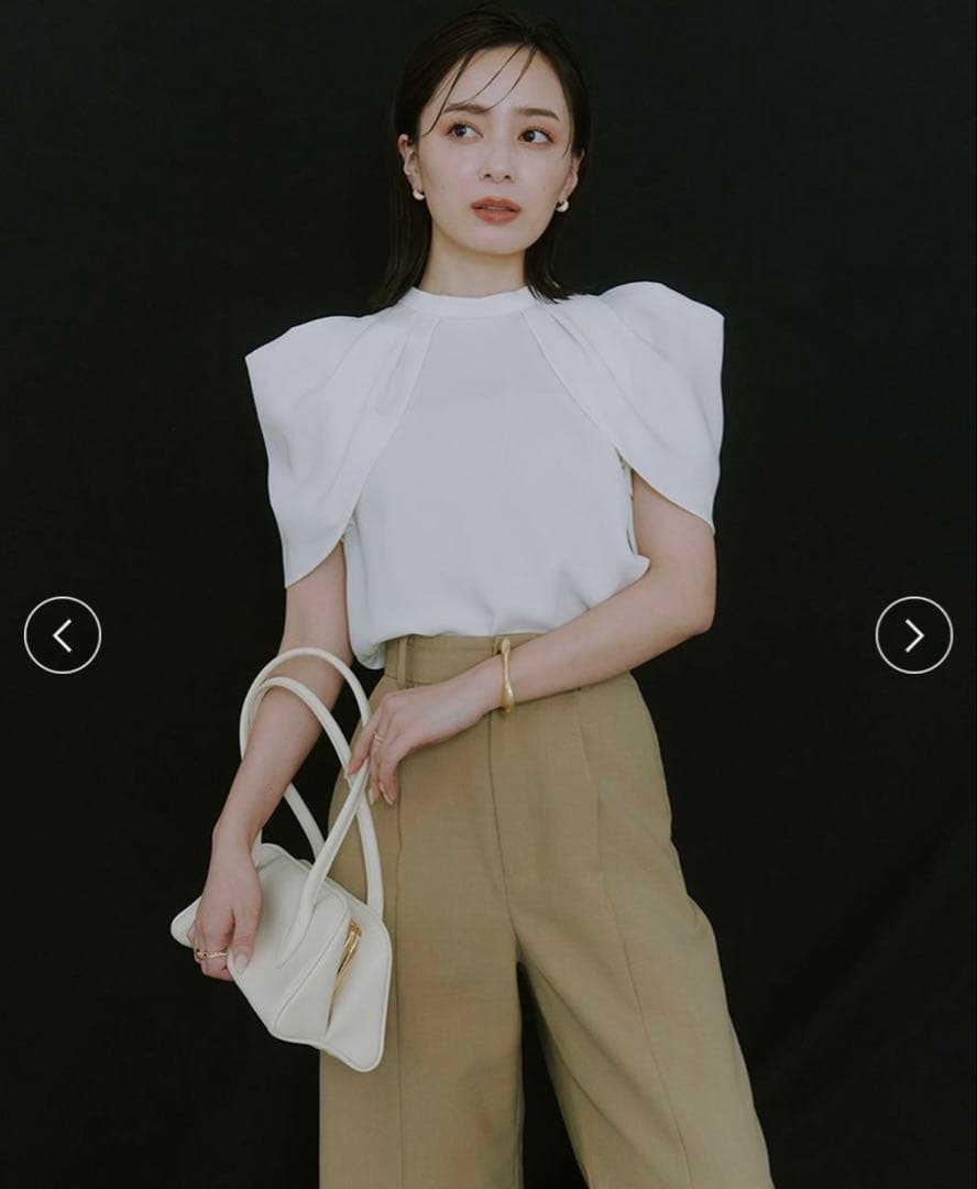 【正規品•新品未使用タグ付】anuans フォルムショルダーブラウス　ホワイト