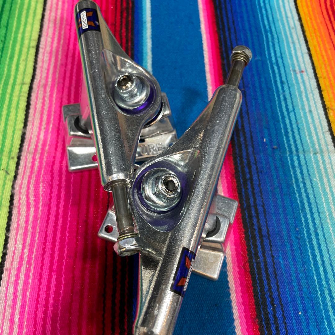 ベンチャーV-Lights スケートボードトラック 定価14,800円5.2HI