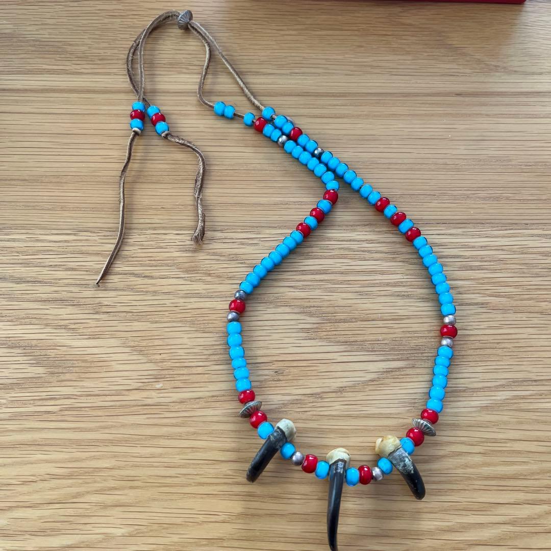 ラッキージョン　ビーズネックレス　ベアークロー