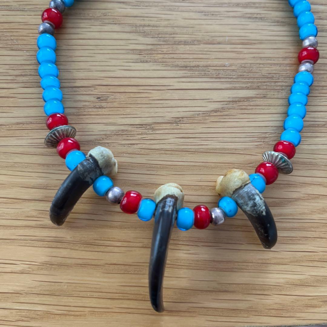 ラッキージョン　ビーズネックレス　ベアークロー