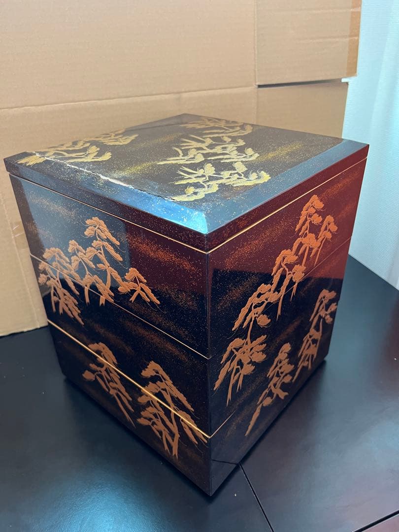 783 黒漆塗り沈金重箱　金蒔絵　松　3重　高級