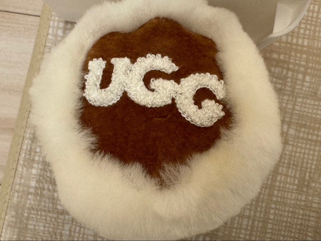 UGG ファー耳あて ホワイト・ブラウン
