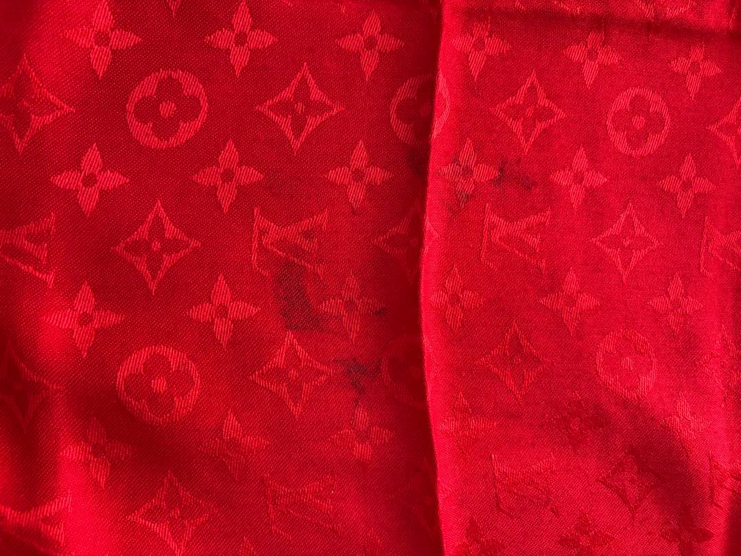 LOUIS VUITTON ルイヴィトン 大判 ショール モノグラム ／レッド
