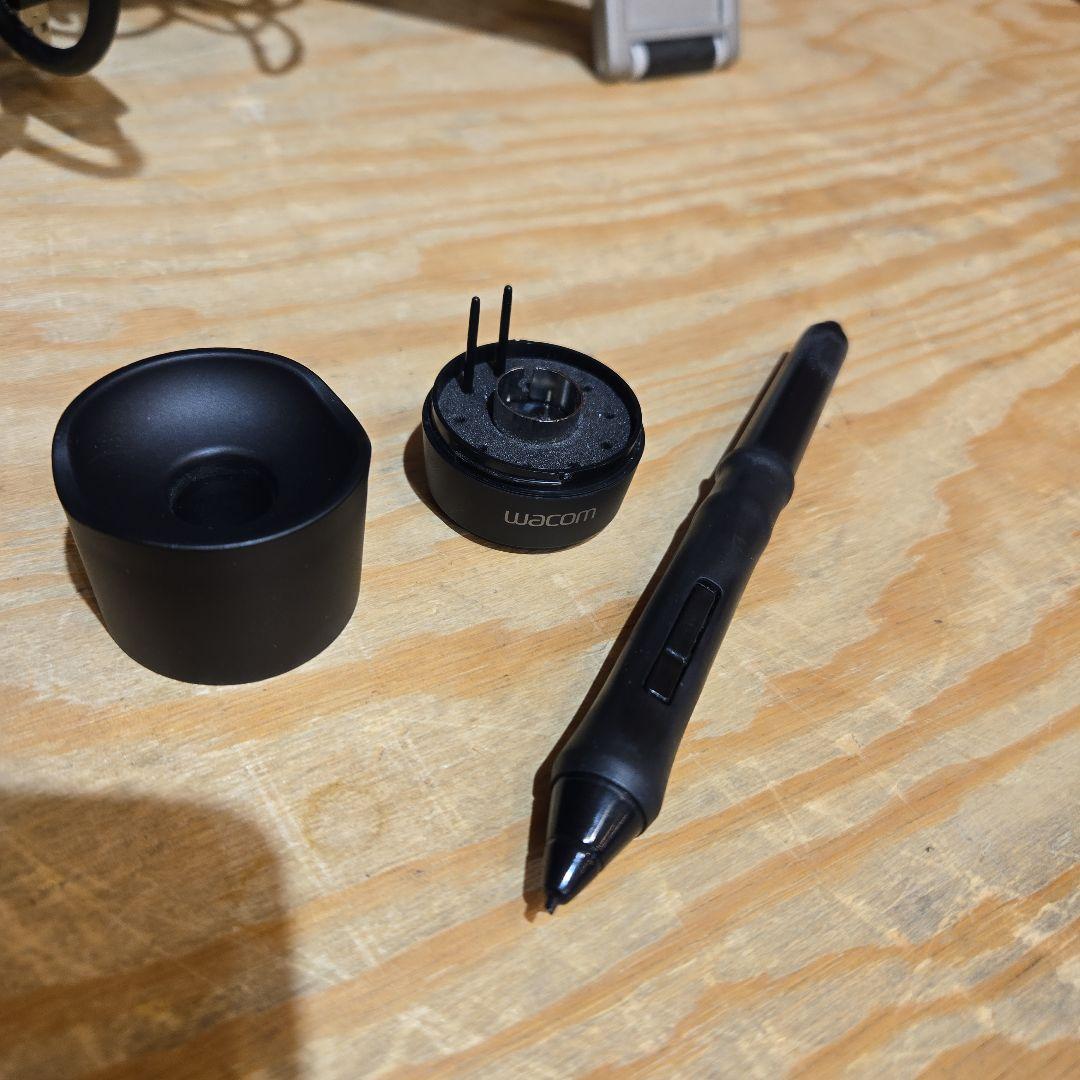 【C】Wacom 液晶タブレット Cintiq 22HD DTK-2200