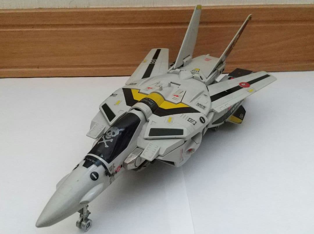 タカトクトイス マクロス バルキリー アーマード付き