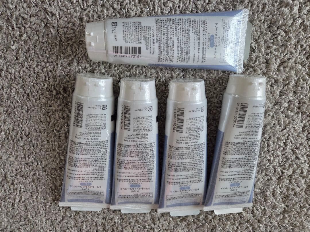 【新品/未開封】tiaraトリートメントカラーリンス220g(グレー)✕5本