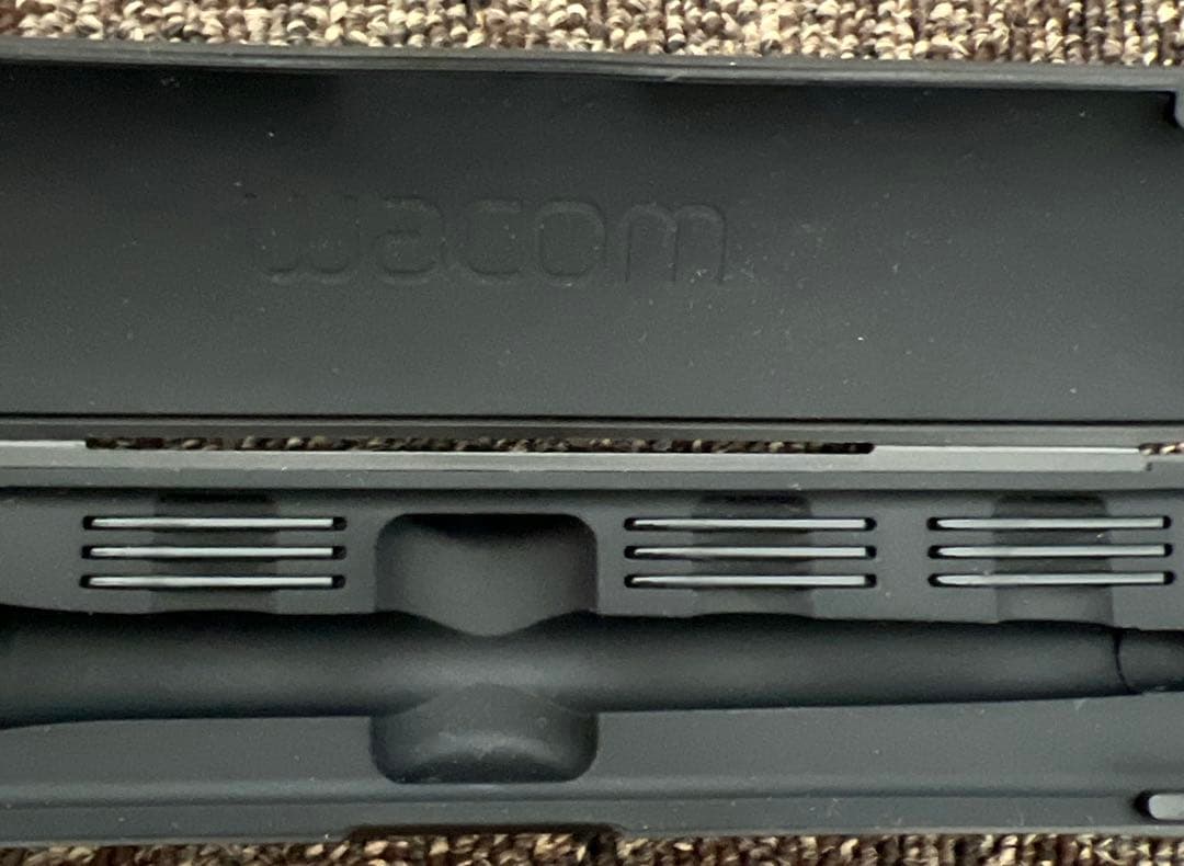 Wacom 液晶ペンタブレット Cintiq 13HD DTK-1301/K0