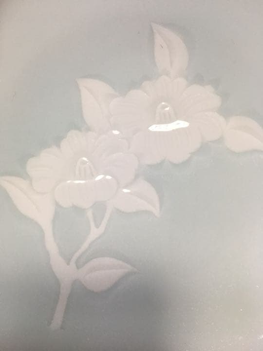 有田焼 俊右衛門の青白磁竹、梅、椿