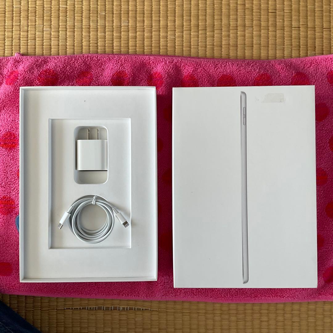 iPad 第9世代 シルバー ケース付き