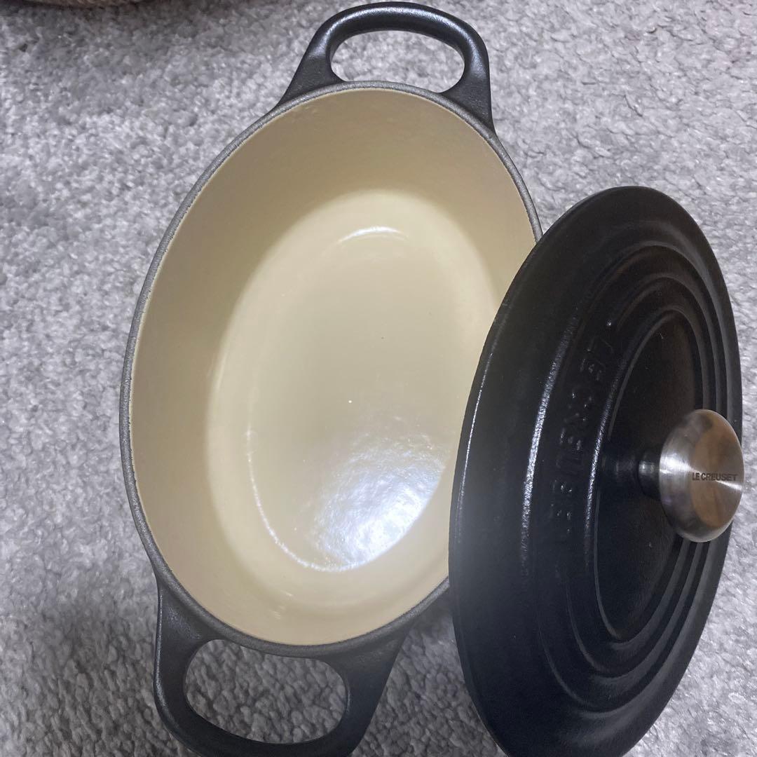 値下げしました。LE CREUSET シグニチャーココットオーバル17センチ