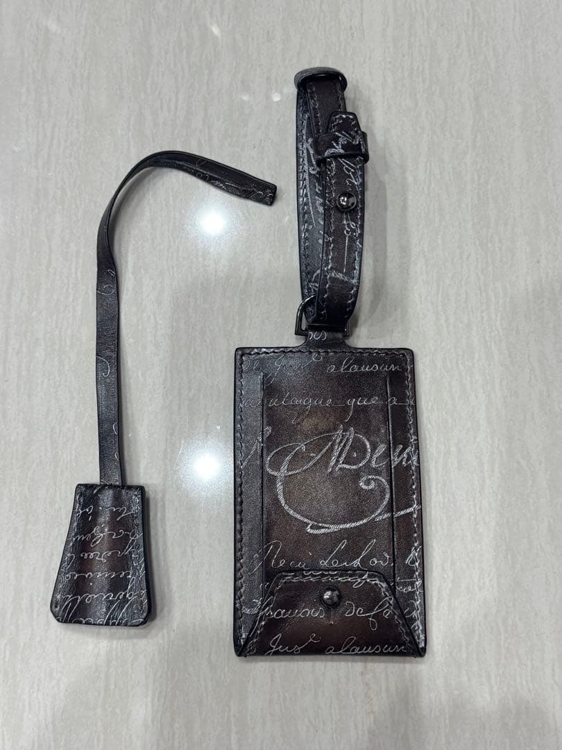 美品！ベルルッティ フルカリグラフィ 全面 シルバーパティーヌ スーツケース