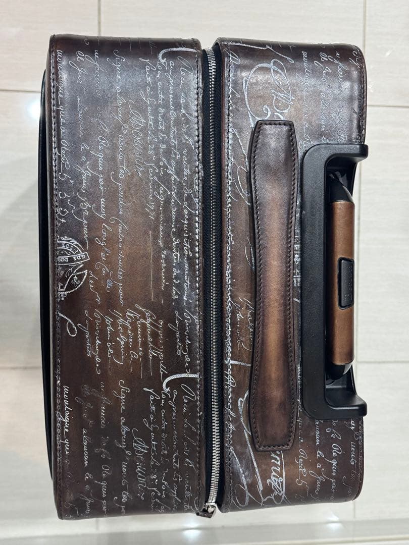 美品！ベルルッティ フルカリグラフィ 全面 シルバーパティーヌ スーツケース