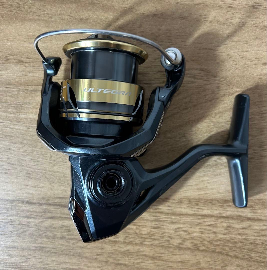 シマノ25アルテグラC2500SHG ゴメクサスハンドルノブ　純正ハンドルノブ付