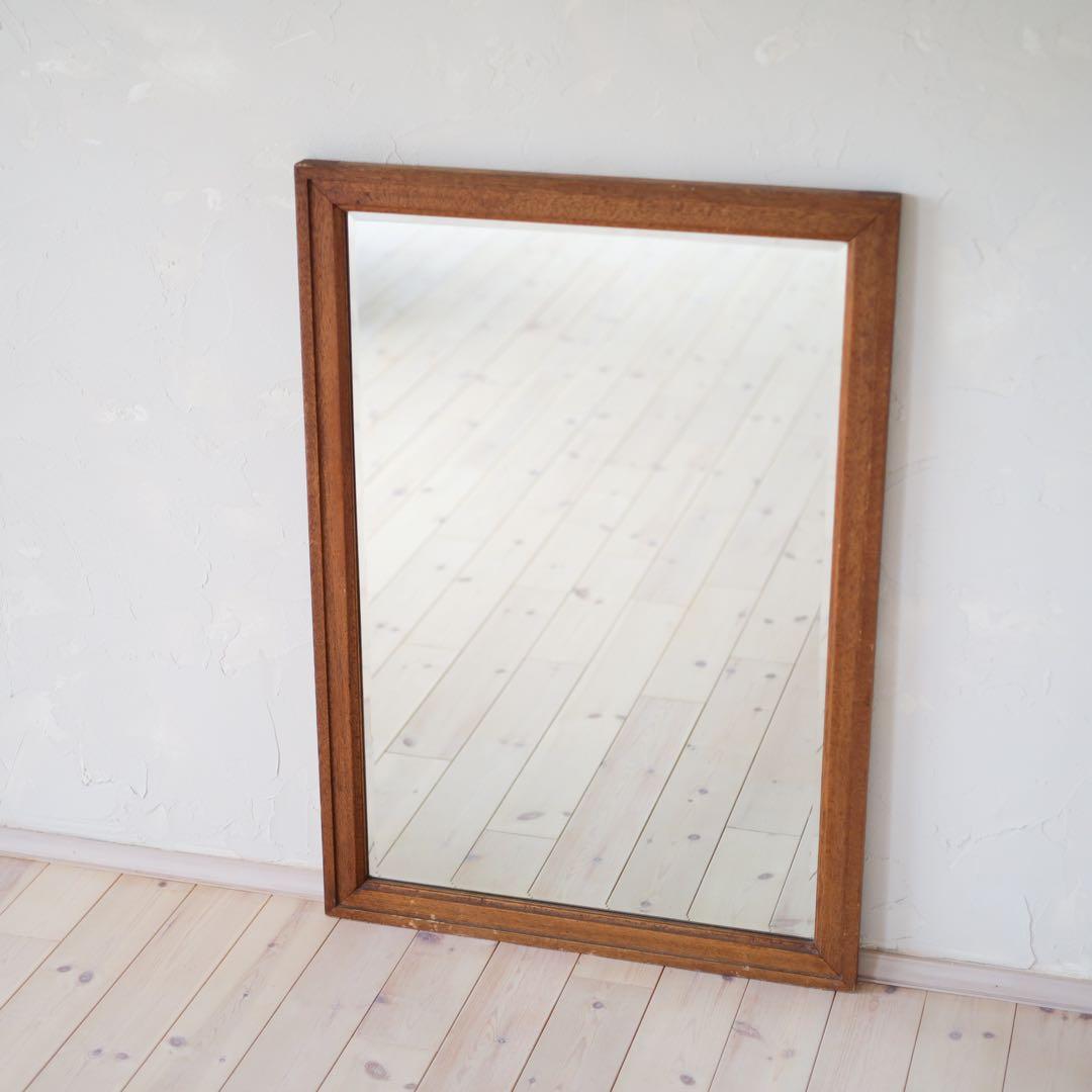 古い木枠の鏡