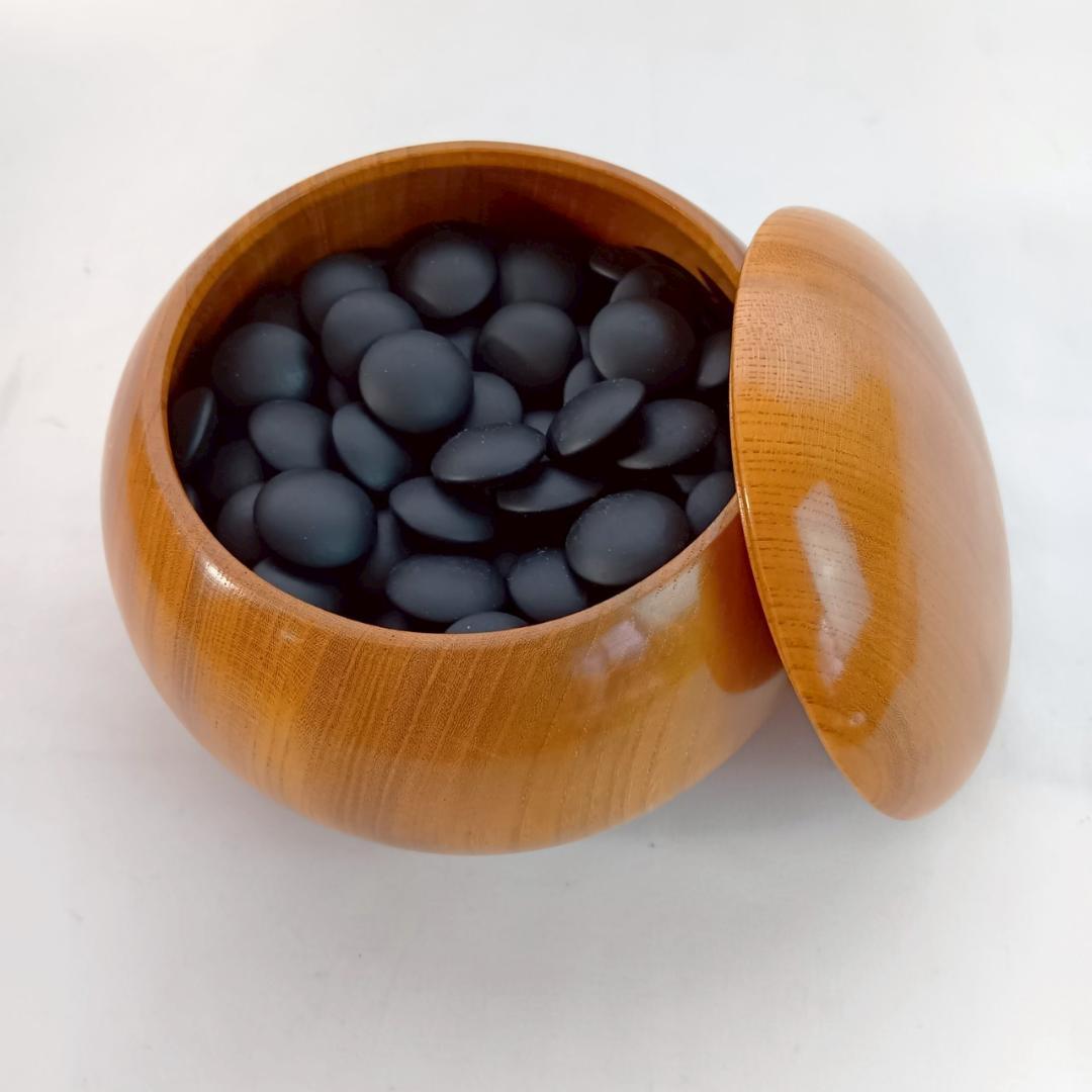 囲碁 高級碁石　本蛤碁石　那智黒碁石　碁笥　桐箱付き