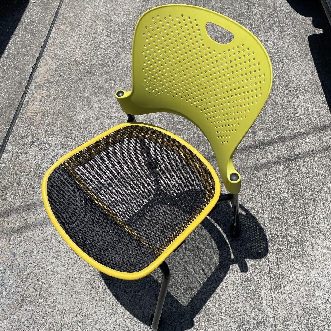 ハーマンミラー　③ スタッキングチェア　ケイパーチェア