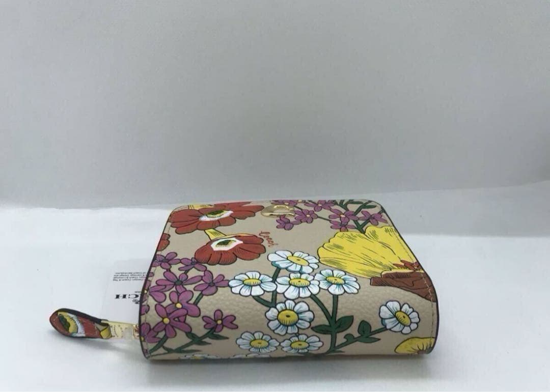 新品　COACH 二つ折り財布　花柄