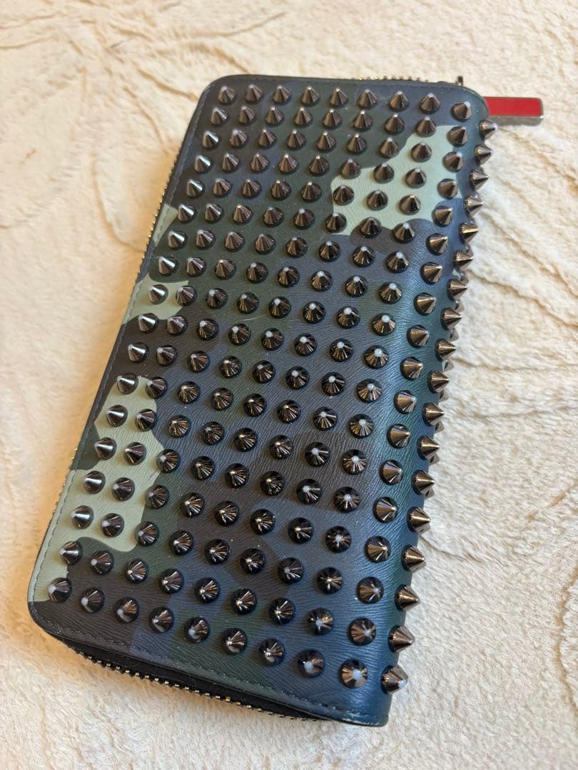 ルブタン 迷彩 スタッズ 長財布 クリスチャンルブタン